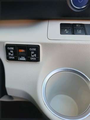TOYOTA SIENTA HYBRID 2019MODEL 7 SEATER image 2
