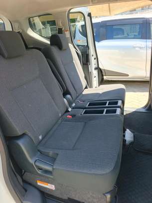 Toyota Sienta  2018 image 9