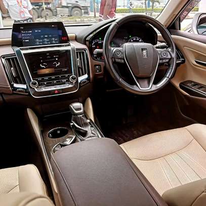 Toyota Crown hybrid sunroof 2019 2000cc image 4