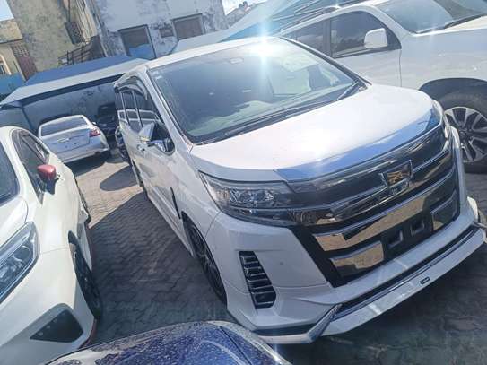 Toyota Noah hybrid WXB 2019 SI image 4