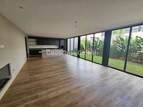4 Bed Townhouse with En Suite in Runda image 3