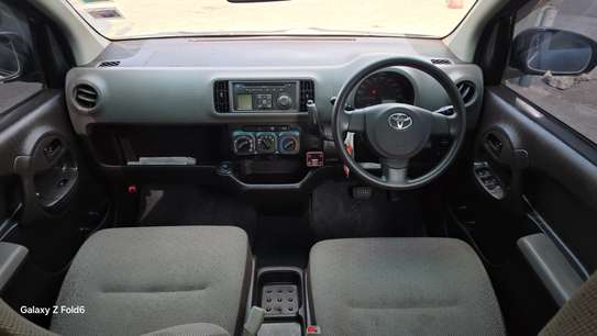 Toyota vitz KDG image 4