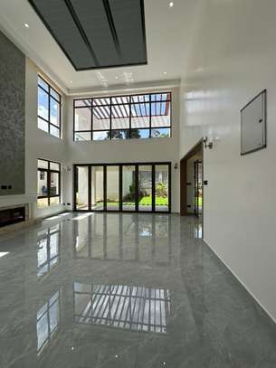 5 Bed House with En Suite at Convent Drive image 3
