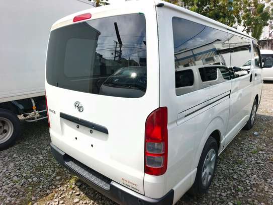 Toyota Hiace automatic diesel image 2