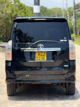 Toyota voxy  used image 5