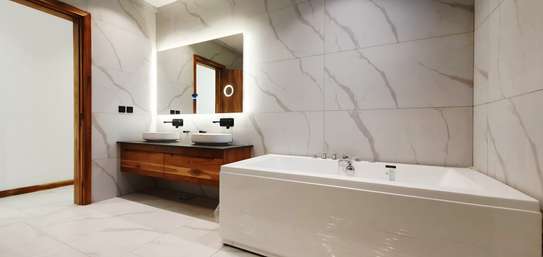 4 Bed Apartment with En Suite in Spring Valley image 50