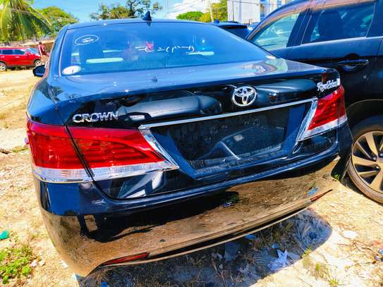 Toyota Crown Royalsaloon black 2017 image 14