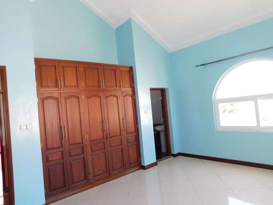3 Bed Apartment with En Suite in Mkomani image 11
