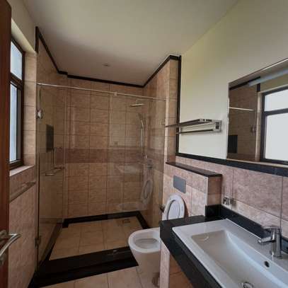 5 Bed Townhouse with En Suite in Lavington image 6