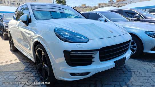 Porsche Cayenne GTs 2018 White image 3