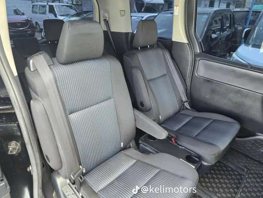 Toyota Voxy black 2017 2wd image 5