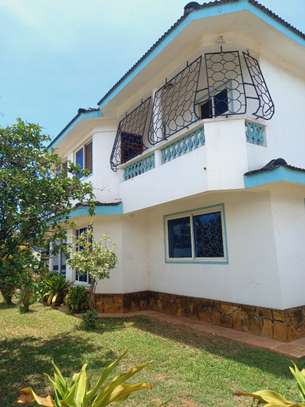 6 Bed House with En Suite in Shanzu image 9