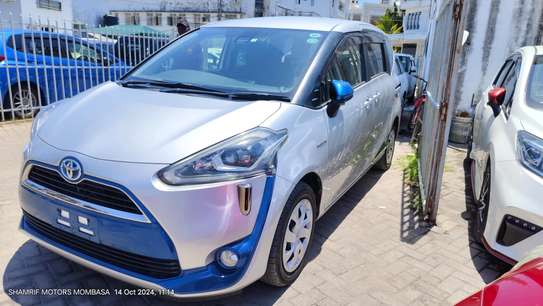 Toyota sienta hybrid silver 2017 image 3