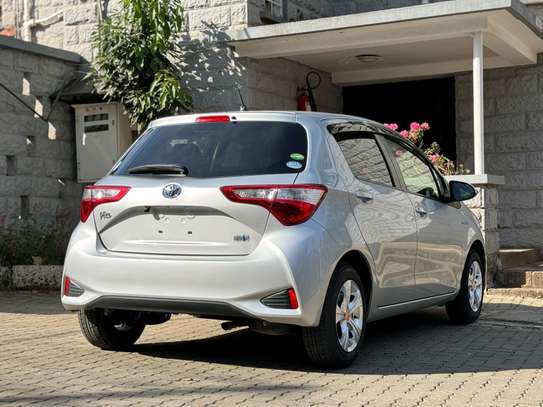 Toyota vitz image 2
