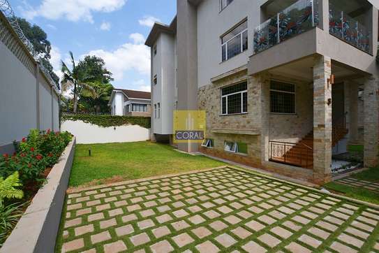 4 Bed Townhouse with Garden in Spring Valley image 3