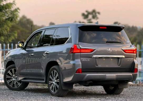 2019 Lexus LX570 image 2