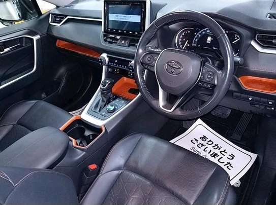 2019 Toyota RAV4 petrol image 4