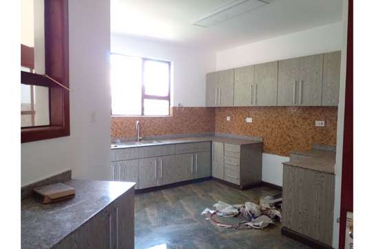 4 bedroom apartment for rent in Kileleshwa image 6