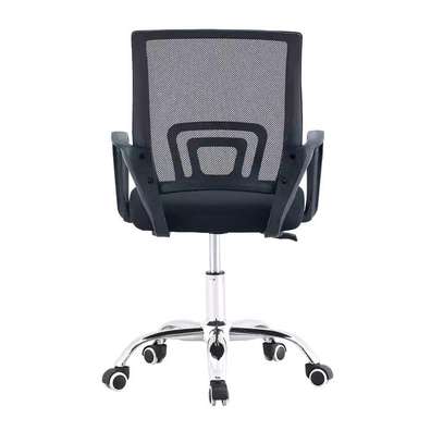 Sturdy five-point base office seat image 1