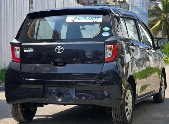 TOYOTA PIXIS image 5