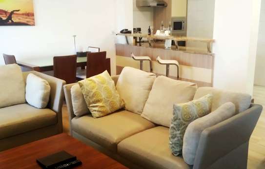 Serviced 2 Bed Apartment with En Suite in Riverside image 2