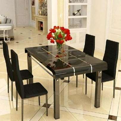 Modern and Luxurious Dinning Set image 3