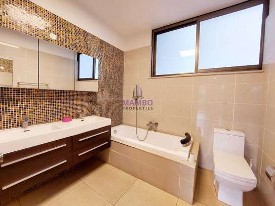 3 Bed Apartment with En Suite at 6Th Avenue image 1