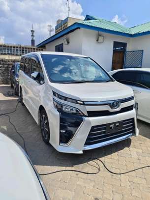 Toyota Voxy WXB 2017 white 2wd image 5