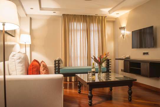 SERVICED ONE BEDROOM APARTMENT image 1