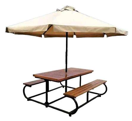 Garden bench tables/umbrella image 1