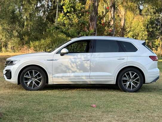 VW TOUAREG R-LINE white color 2018 model image 7
