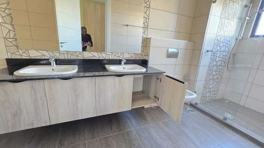 1 Bed Apartment with En Suite in Lavington image 12