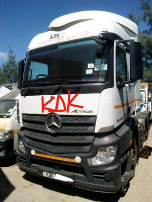 Actros Mp4 (5units) prime movers on sale image 1