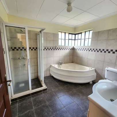 4 Bed Townhouse with En Suite in Kilimani image 12