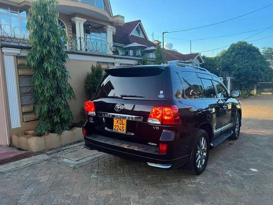 Toyota Landcruiser V8 For Hire image 3