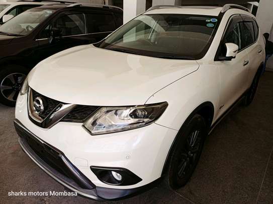 NISSAN X-TRAIL HYBRID WITH SUNROOF image 4