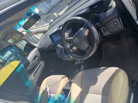 Toyota wish 2014 model image 6