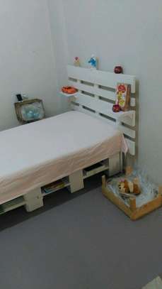 4by6 Simple Beautiful Pallet Bed image 2