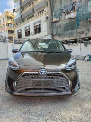 Toyota sienta hybrid 2020model image 10