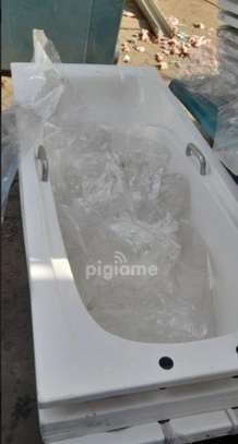 Durable White Acrylic Bathtub Ergonomic Design image 3