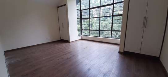 5 Bed Townhouse with En Suite in Rosslyn image 5