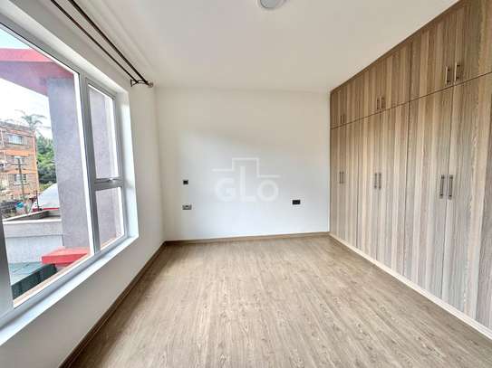 4 Bed Apartment with En Suite in Parklands image 12