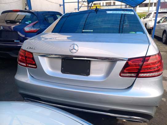 MERCEDES-BENZ E250 WITH SUNROOF. image 12