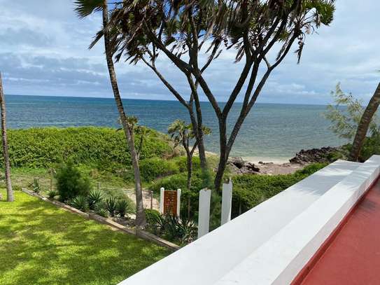 5 Bed Townhouse with En Suite at Beach image 4