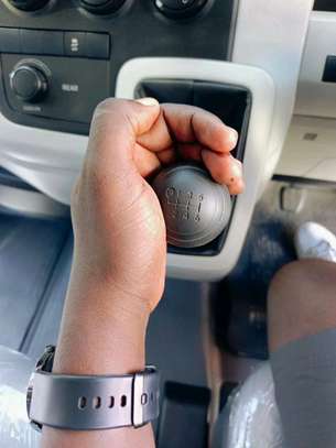 Toyota Hiace 9l manual diesel 2019 New shape image 10