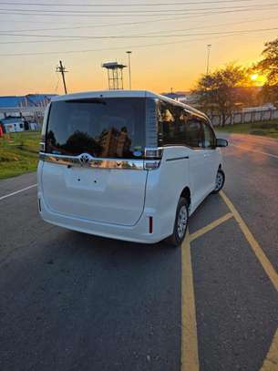 Toyota voxy new image 11
