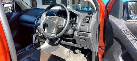 Isuzu dmax double cabin image 5