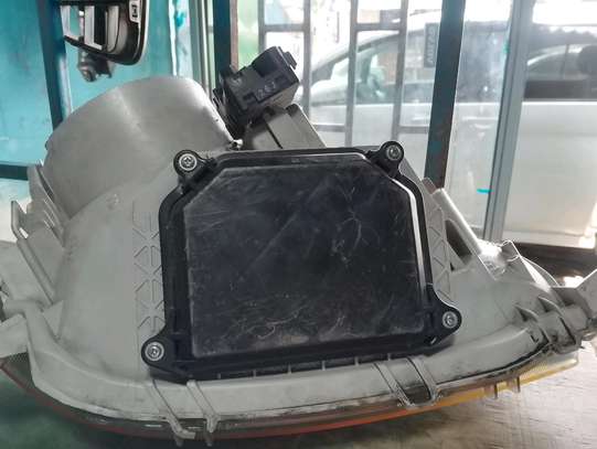 LHS headlight xenon premio 240/03-04 image 2