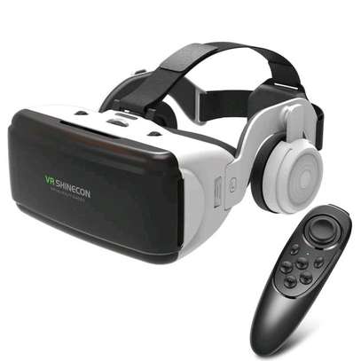 Vr box with headphone and remote image 2