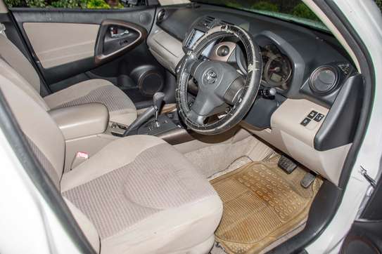 A prestine clean Toyota Vanguard image 2